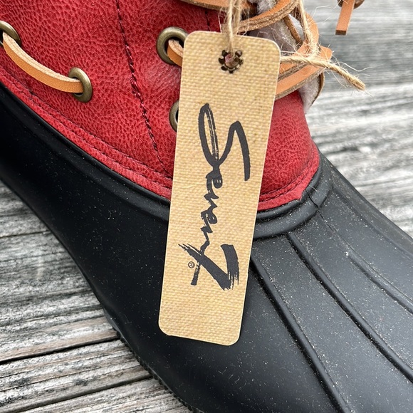 Duck boots. - Picture 8 of 8